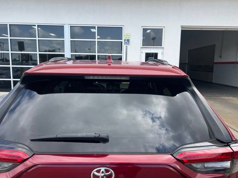 Used 2019 Toyota RAV4 LE FWD image 7