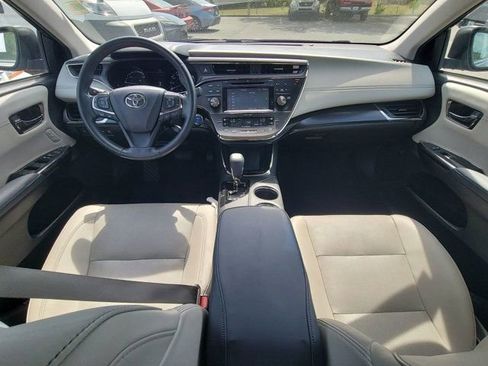 Used 2018 Toyota Avalon Limited FWD image 2
