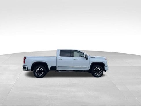 Used 2026 Chevrolet Silverado 2500 High Country w/ High Country Premium Package AWD/4WD image 6