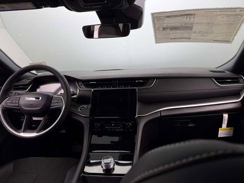 New 2025 Jeep Grand Cherokee L Laredo image 22