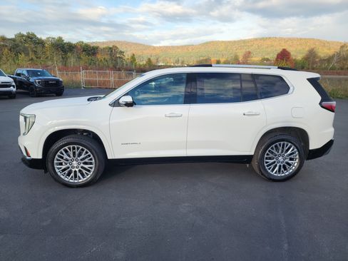 New 2025 GMC Acadia Denali w/ LPO, Floor Liner Package image 5