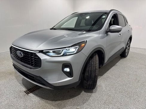 Used 2024 Ford Escape Platinum image 3