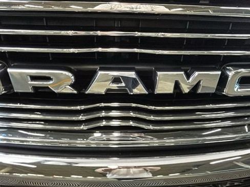 Used 2024 RAM 1500 Laramie AWD/4WD image 8