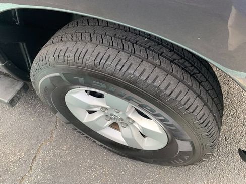 Used 2019 RAM 1500 Express AWD/4WD image 9