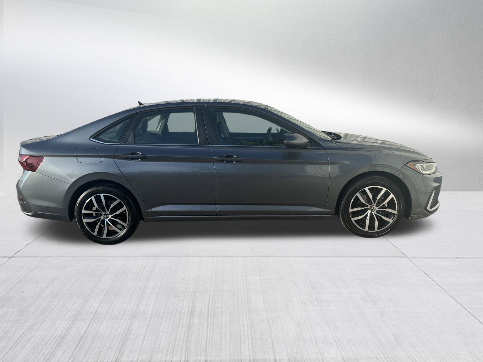 Used 2025 Volkswagen Jetta SE FWD image 5