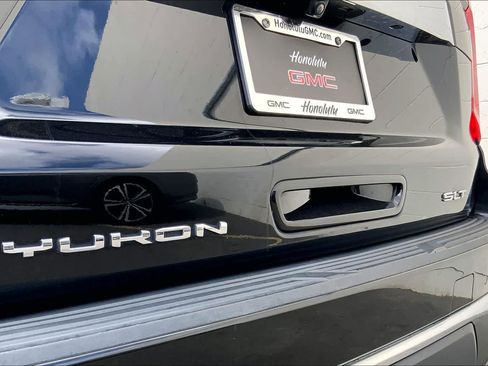 Used 2023 GMC Yukon XL SLT w/ SLT Luxury Package image 8