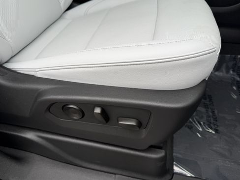 Used 2025 Chevrolet Tahoe Premier AWD/4WD image 21