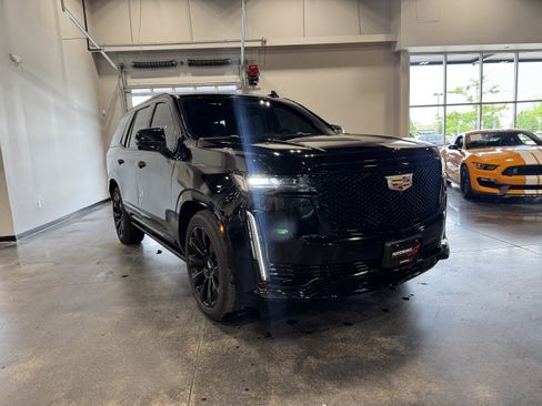 Used 2022 Cadillac Escalade Sport w/ Touring Package AWD/4WD image 16