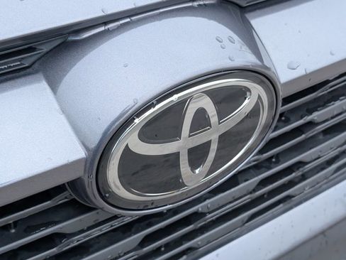 Used 2024 Toyota RAV4 LE image 5