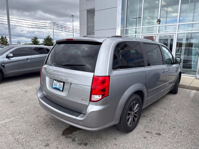 Used 2017 Dodge Grand Caravan SXT FWD image 4