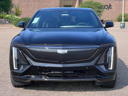 New 2026 Cadillac Lyriq Sport AWD/4WD image 38
