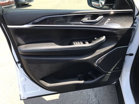 Used 2023 Jeep Grand Cherokee Trailhawk AWD/4WD image 10