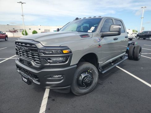 New 2026 RAM 3500 Tradesman AWD/4WD image 4