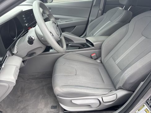 Used 2023 Hyundai Elantra SE image 11