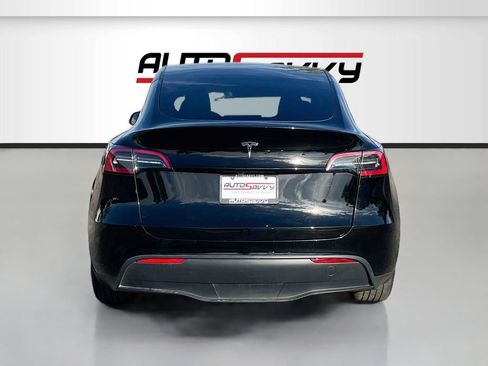 Used 2024 Tesla Model Y 2WD image 6