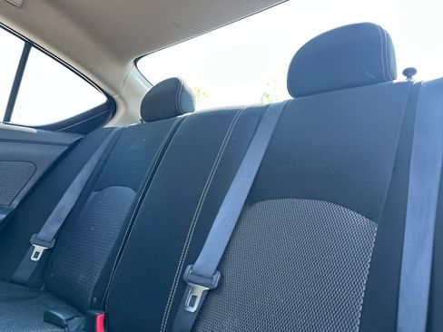 Used 2015 Nissan Versa SL image 19