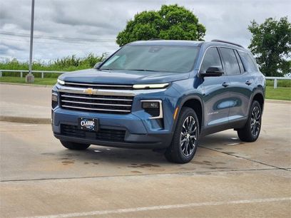 New 2025 Chevrolet Traverse LT w/ Enhanced Driving Package