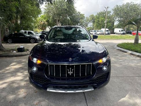Used 2018 Maserati Levante GranLusso AWD/4WD image 3