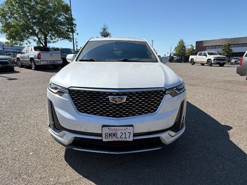 Used 2020 Cadillac XT6 Premium Luxury FWD image 2