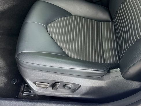 Used 2020 Toyota Camry SE FWD image 24