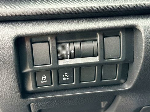 Used 2020 Subaru Crosstrek 2.0i Premium image 11