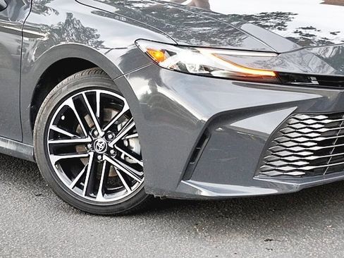 Used 2025 Toyota Camry XLE image 4