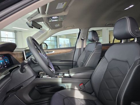 Used 2024 Volkswagen Atlas SE image 25