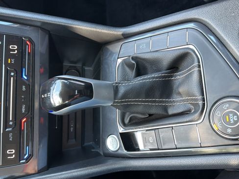 Used 2024 Volkswagen Tiguan SE AWD/4WD image 20