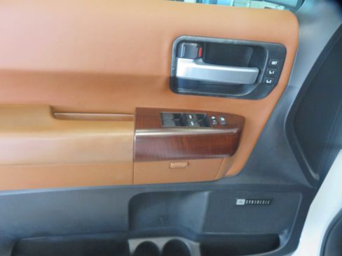 Used 2017 Toyota Sequoia Platinum RWD image 14