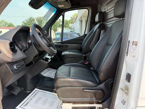 Used 2024 Mercedes-Benz Sprinter 2500 image 14