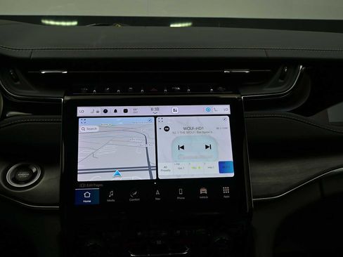 Used 2023 Jeep Grand Cherokee Overland w/ Luxury Tech Group IV AWD/4WD image 20