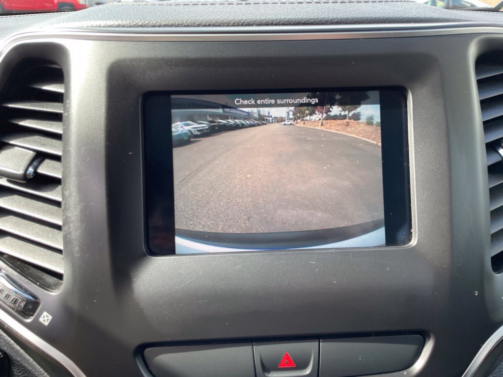 Used 2019 Jeep Cherokee Latitude w/ Cold Weather Group FWD image 22