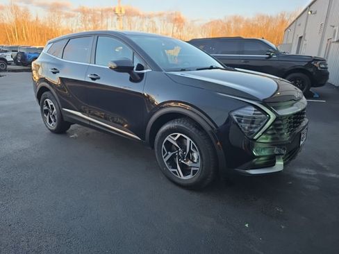 Used 2024 Kia Sportage LX image 4