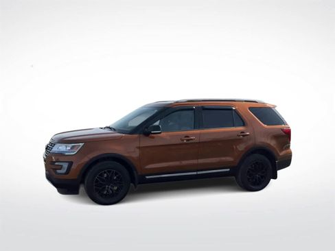 Used 2017 Ford Explorer XLT w/ Equipment Group 202A image 5