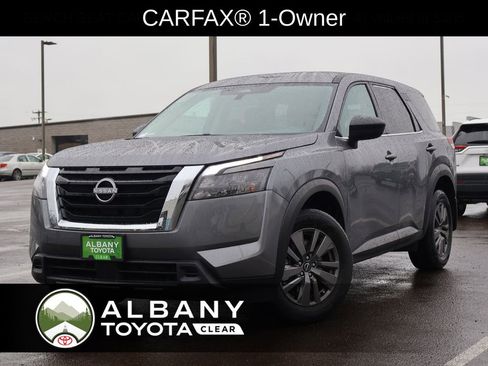 Used 2025 Nissan Pathfinder S image 1