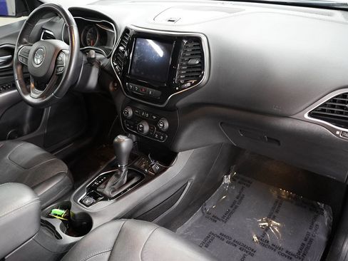 Used 2019 Jeep Cherokee Limited w/ Technology Group FWD image 24