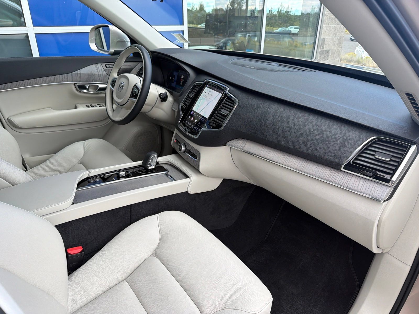 Used 2025 Volvo XC90 T8 Plus w/ Protection Package Premier AWD/4WD image 28