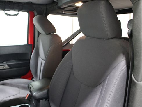 Used 2013 Jeep Wrangler Sport AWD/4WD image 4