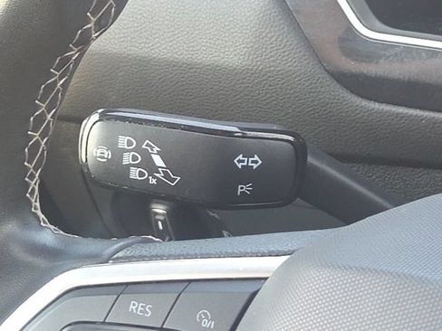 Used 2022 Volkswagen Tiguan SE AWD/4WD image 41