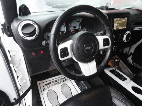 Used 2014 Jeep Wrangler Unlimited Sahara image 7