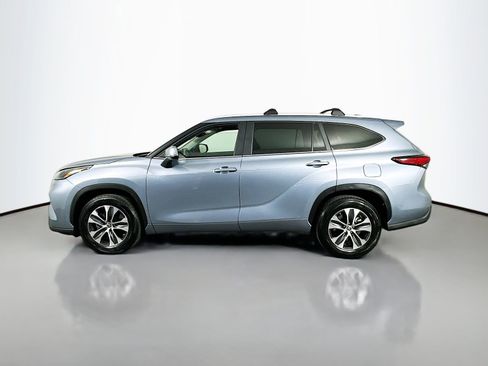 Used 2023 Toyota Highlander XLE FWD image 4