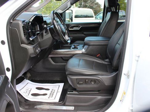 Used 2024 Chevrolet Silverado 2500 LTZ w/ LTZ Convenience Package AWD/4WD image 9