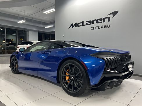 Used 2024 McLaren Artura image 5