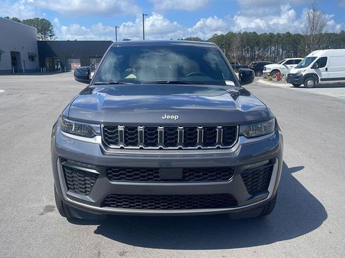 New 2026 Jeep Grand Cherokee Limited RWD image 2