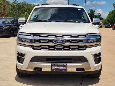 Used 2022 Ford Expedition Platinum AWD/4WD image 2
