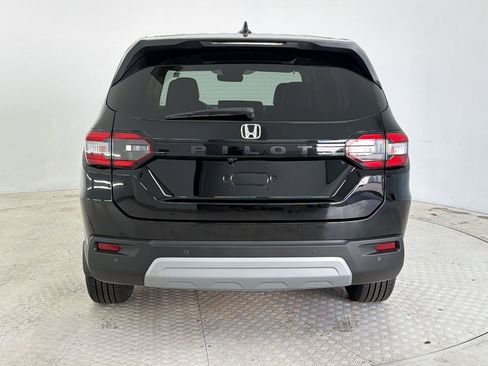 Used 2025 Honda Pilot EX-L image 10