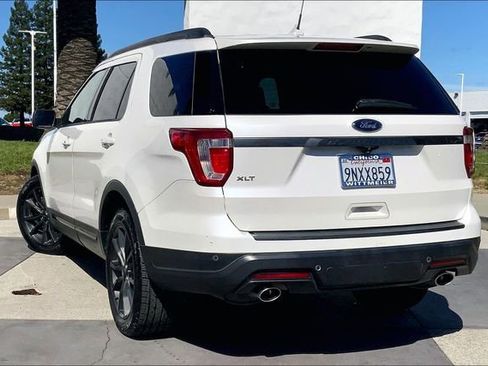 Used 2018 Ford Explorer XLT w/ Equipment Group 202A FWD image 12