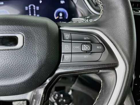 Used 2022 Jeep Grand Cherokee Altitude AWD/4WD image 17