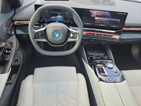 Certified 2026 BMW i5 M60 w/ Premium Package RWD image 8