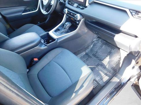 Used 2025 Toyota RAV4 XLE FWD image 28